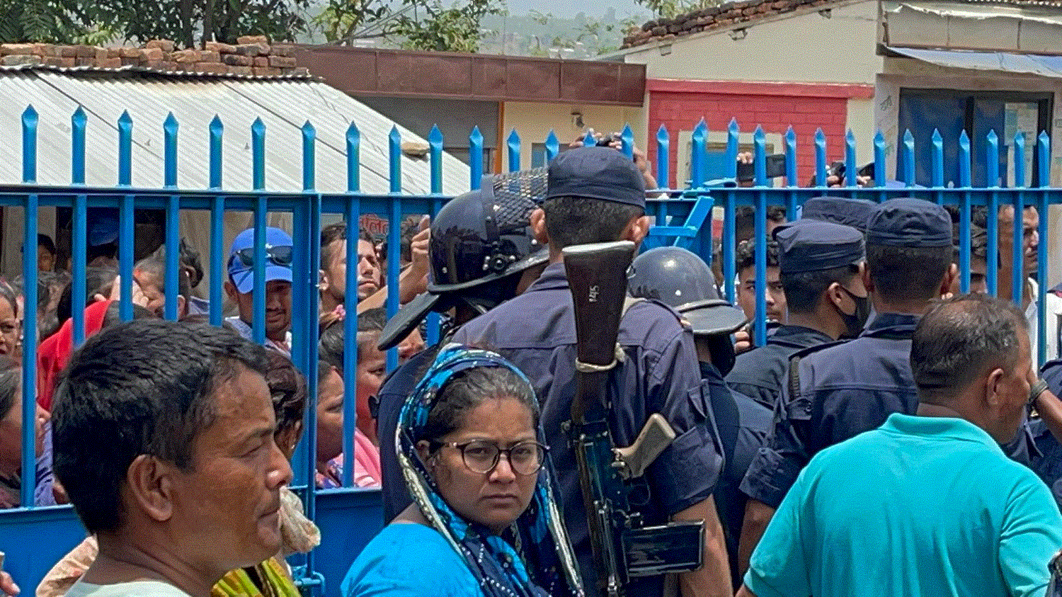 ‘प्रेमी’को घर पुगेर कुटपिटमा उत्रिएकी लुम्बिनीकी राज्यमन्त्री वलीविरुद्ध नाराबाजी 